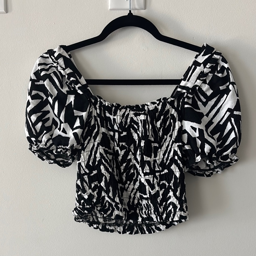 Monteau Black and White Crop Top with Ruched Puff Sleeves